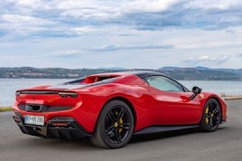 Vožnja s Ferrari športnim vozilom  (sovoznik) / 1-3 osebe / 30 minut