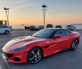 Vožnja s Ferrari Portofino M (voznik) / 1-3 osebe / 10 minut